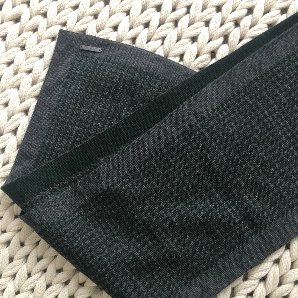 Men’s Calvin Klein NWOT green and grey scarf